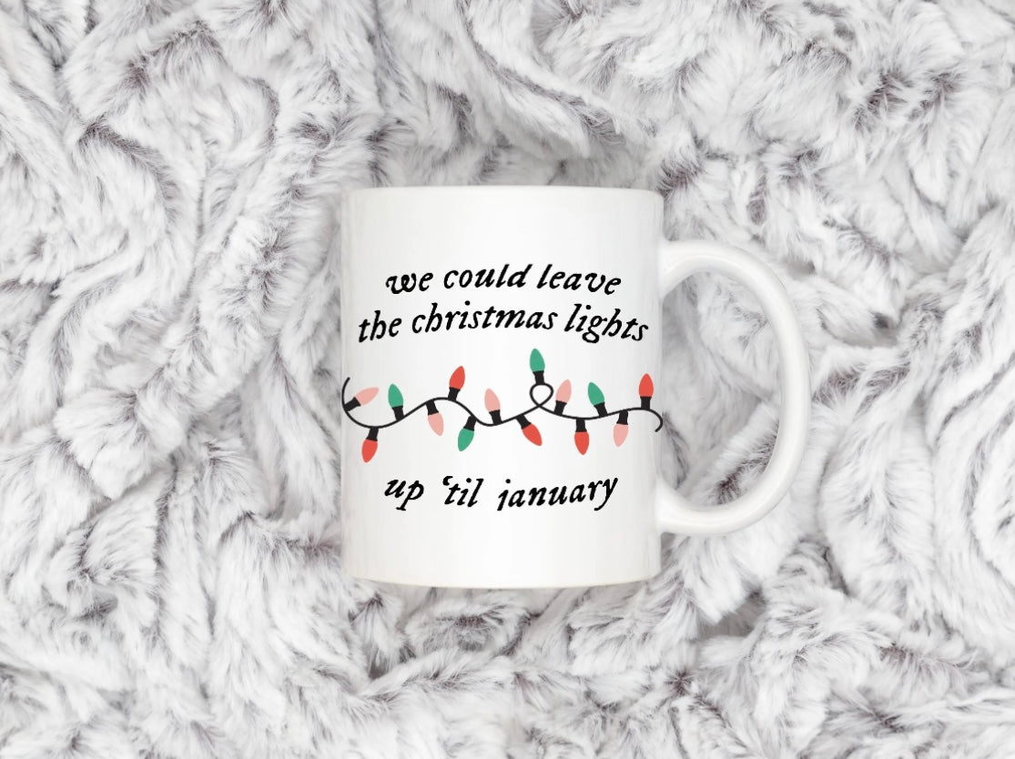 Taza con luces navideñas para amantes